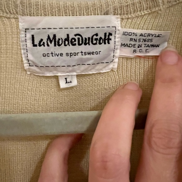 V I N T A G E  Women's Beige Sweater with Squirrel Embroidery - Picture 3 of 3